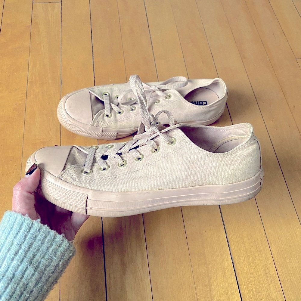 Converse Chuck Taylor pink rose gold canvas low tops, Size 9.5